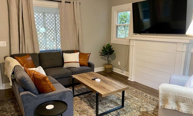 Wooster House | Bowman House Retreat: King Bed, Spa & Breakfast Included
