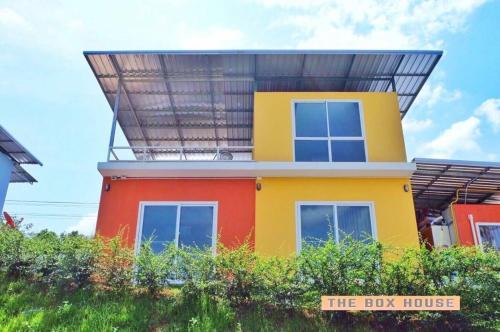 Downtown Krabi Resort | Budget-Friendly The Box House - Child Friendly & Rated 9/10