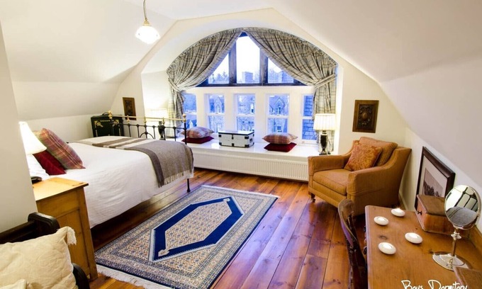 Fort Augustus Apartment | Budget-Friendly Stay at The Boys Dormitory with Breakfast