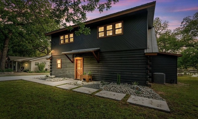 Dennis House | Idyllic Brazos Sugar Shack: Waterfront Retreat with Dock