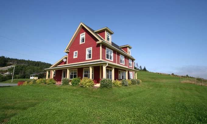 Bay Bulls Hotel | Experience The Bread and Cheese Country Inn: Rated 10/10