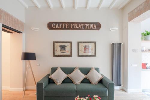 Rione III Colonna Apartment | Exceptional Stay at THE BREAK - Piazza di Spagna Maison
