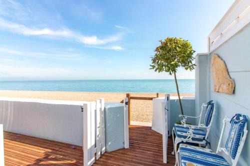 Folkestone Villa | Experience Oceanfront Living at The Breakers Riviera Apartment