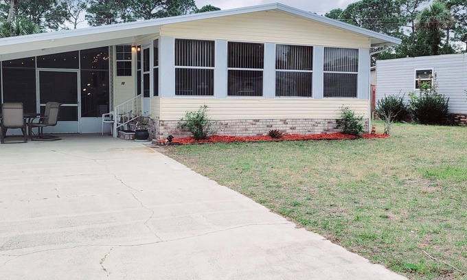 Edgewater House | Exceptional Stay at The Breezy Retreat: Spa & Breakfast Included!
