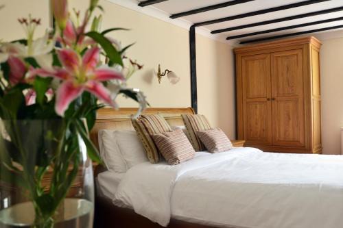 Sedlescombe Hotel | Experience Comfort at The Brickwall Hotel - Pet Friendly Stay