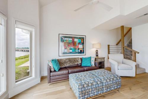 Malakoff House | Pet-Friendly Retreat at The Bridge #128 for Family Fun