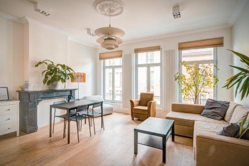 Sint-Andries Apartment | Bright Stone Lodge: Eco-Friendly Stay in Antwerp