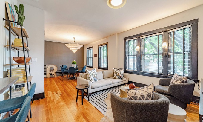 North Center Apartment | The Broasis at Wrigley