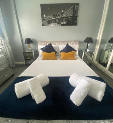 Burton on Trent House | Experience Comfort at The Brook House - 4-Star Family Retreat
