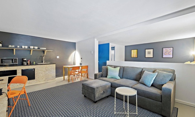 Hillsdale Apartment | Pet-Friendly Suites at The Brooks Motel - 10/10 Guest Rated