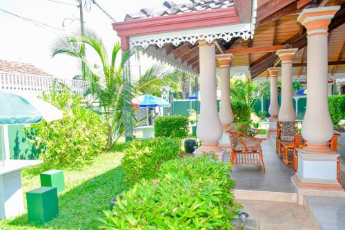 Daluwakotuwa House | Discover The British Independence Inn: Ocean Views & More