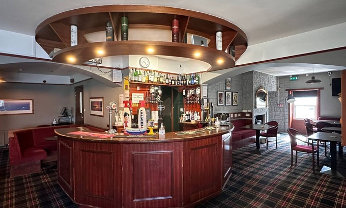 Newton Stewart Bed & Breakfast | Family-Friendly Stay at The Bruce Hotel with Breakfast Included