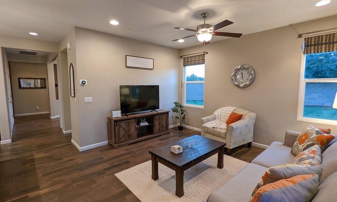 Raisin House | Cozy Retreat at The Buckingham in Clovis, Pet Friendly