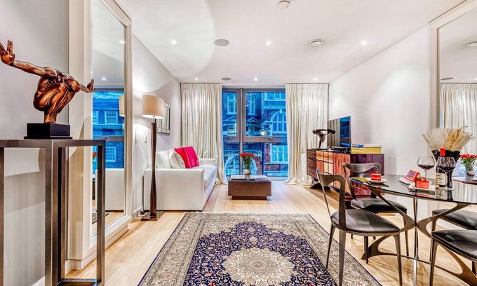 Westminster Apartment | Top-Rated Stay at The Buckingham Royal with Family Amenities