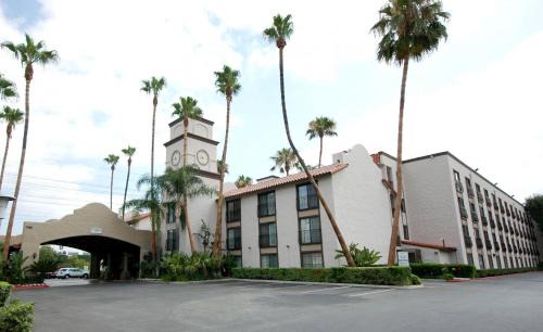 Northwest Anaheim Hotel | Relax at Buena Park Grand Hotel & Suites with Ocean View