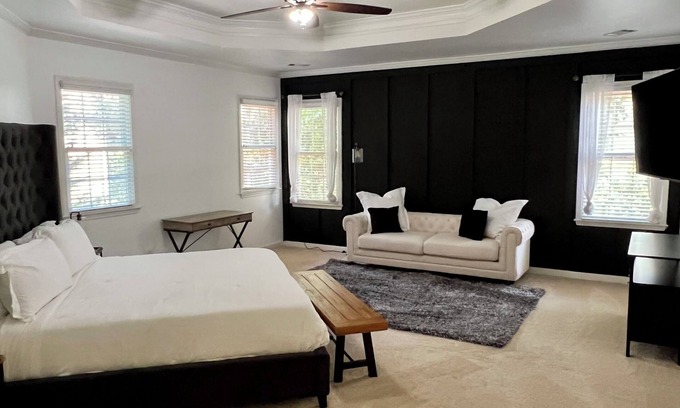 Buford House | Cozy Buford Retreat with Hot Tub Near Mall of Georgia