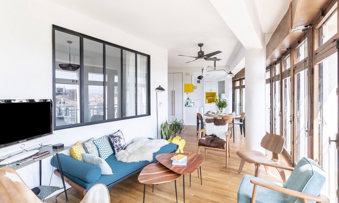 Belsunce Apartment | Architectural Haven with Breathtaking Notre Dame Views