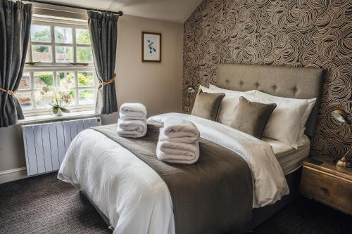 Woolpit Bed & Breakfast | Cozy Retreat at The Bull Inn: Family-Friendly and Inviting
