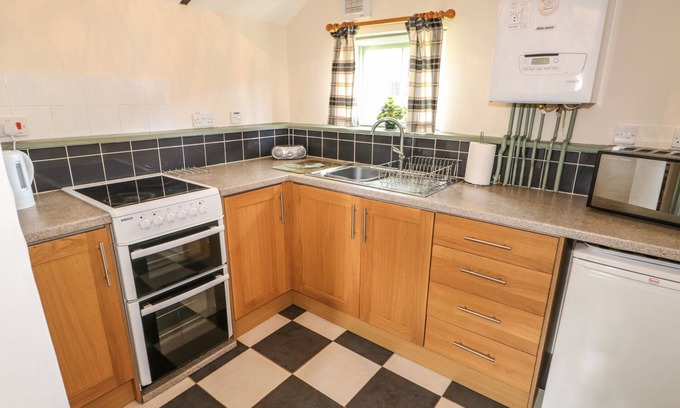 Stoke Ash Cottage | Cozy Stays at The Bull Pen with Kitchen & Breakfast Included