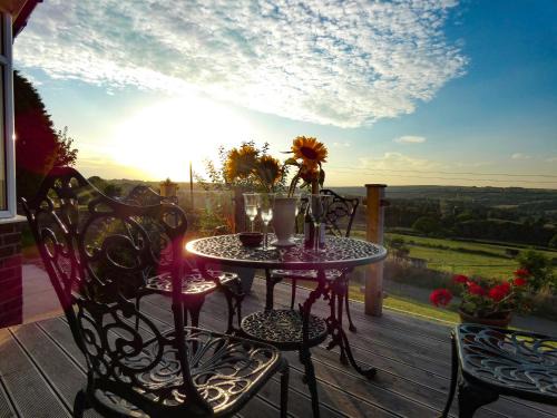 Dronfield House | Pet-Friendly Retreat at The BungalowBarlow - Guest Rated 9.7