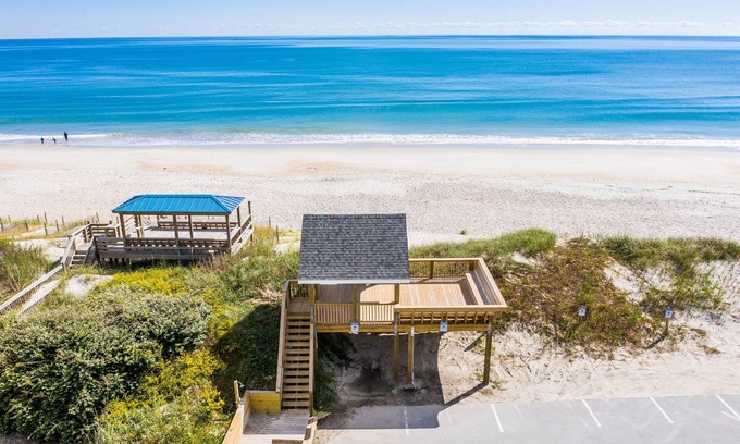 Surf City Apartment | Beachfront Bungalows G - Pet Friendly with Gazebo & Bikes