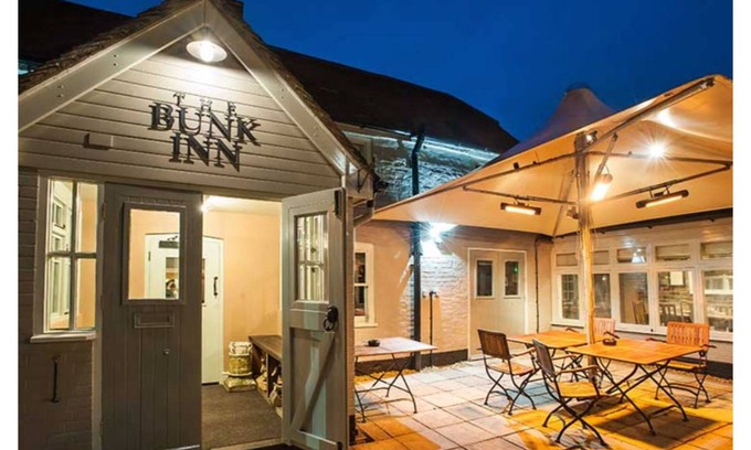 Ashmore Green Hotel | Discover The Bunk Inn: Family-Friendly with Great Amenities