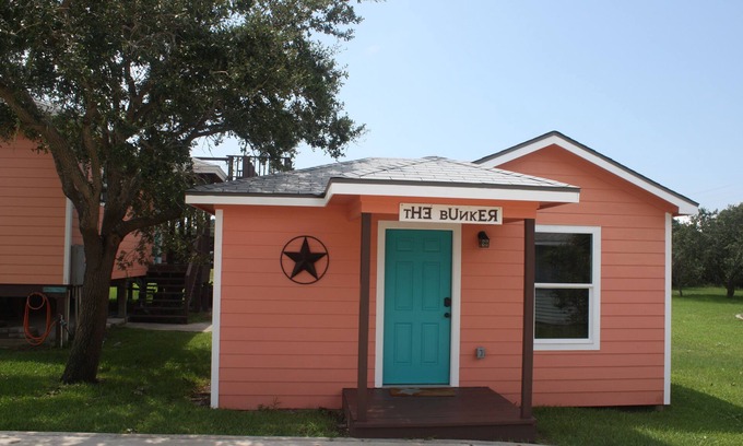 Port O Connor Cabin | THE BUNKER-PERFECT FOR THE SPORTSMAN