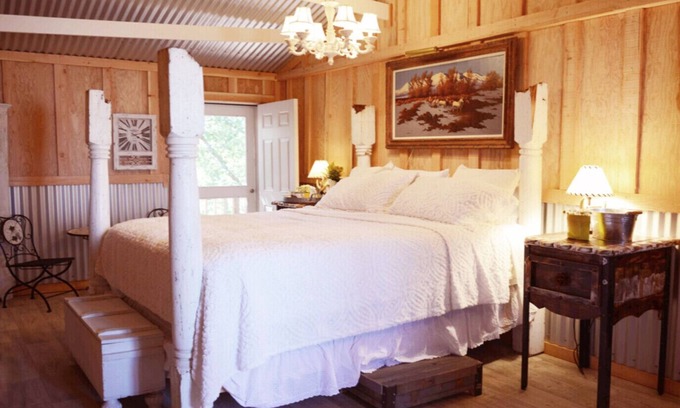 Joseph Apartment | Romantic Riverside Retreat: Guest Rated 9.8 with Pool & Spa