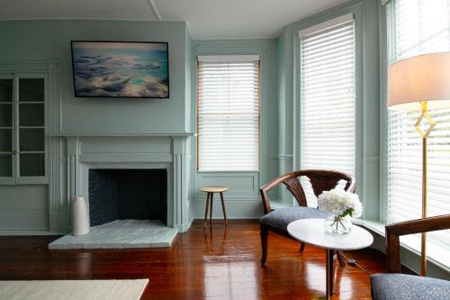 Newport Bed & Breakfast | Family-Friendly Retreat at The Burbank Rose Inn