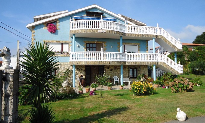 Somo Apartment | Relax at The Burby I Apartment with Garden in Somo
