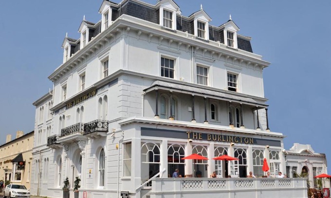 Worthing Hotel | Oceanfront Relaxation at The Burlington - 4-Star Retreat