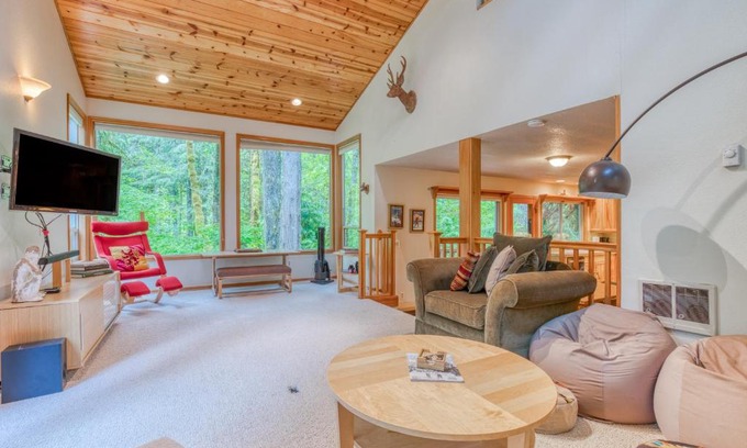 Rhododendron House | Family-Friendly Retreat: The Burrow at Zig Zag Awaits