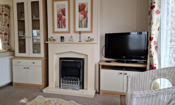 St Leonards-On-Sea Apartment | Discover The Burrow: Pet-Friendly Retreat for Families