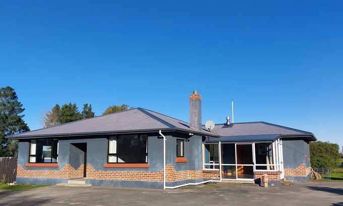 Dipton West Other | The Bush - authentic country Farmhouse in rural Southland