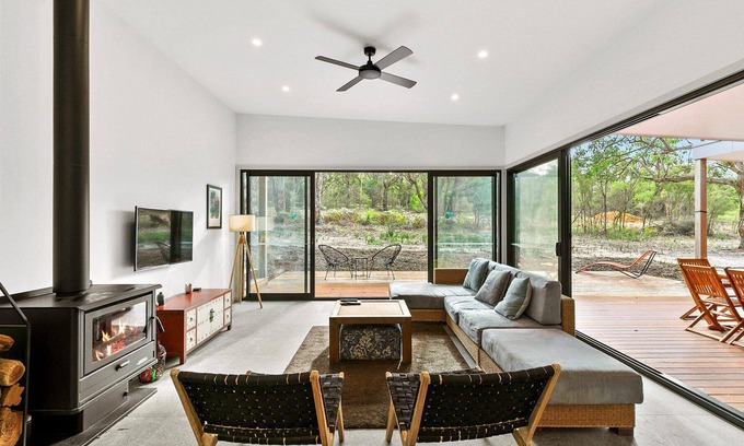 Aireys Inlet House | The Bush Block - Brand New, WIFI, Netflix, Pet Friendly