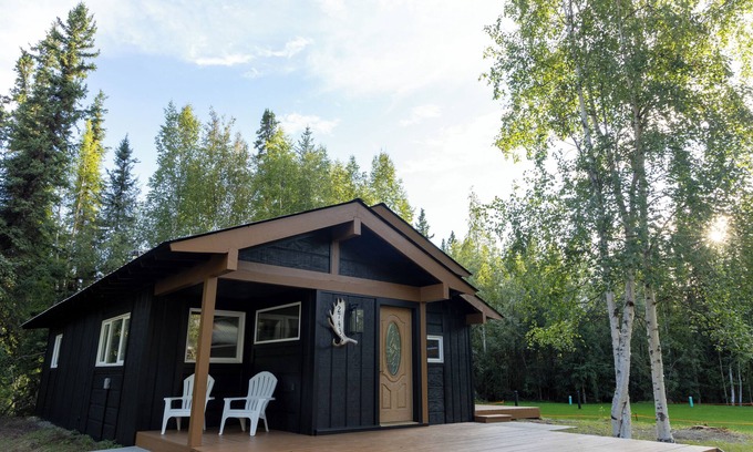 Fairbanks House | The Bush Pilot House Cozy Retreat with Hot Tub