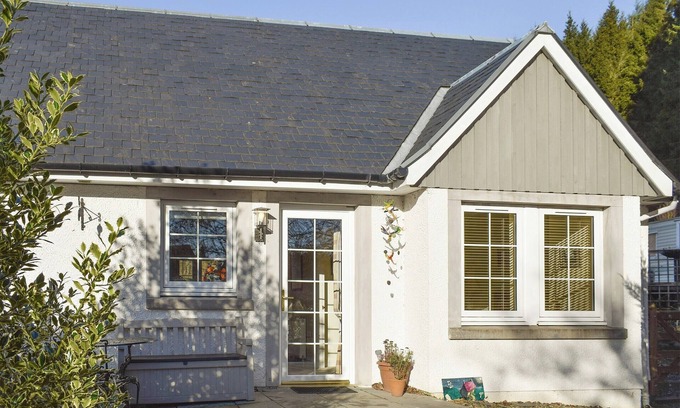 Murthly Cottage | Romantic Converted Barn with Lake Views and Family Amenities