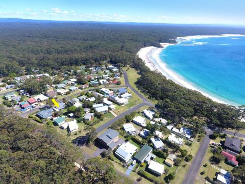 Bendalong House | Experience The Butterfly House in Bendalong: Pet Friendly Stay