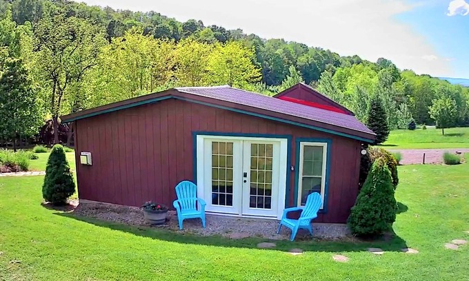 Confluence House | Pet-Friendly Byre Bungalow: Hot Tub & Breakfast Included!