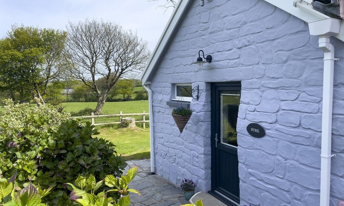 Tremain Cottage | Delightful Byre @ Canllefaes: Pet-Friendly Retreat in Cardigan