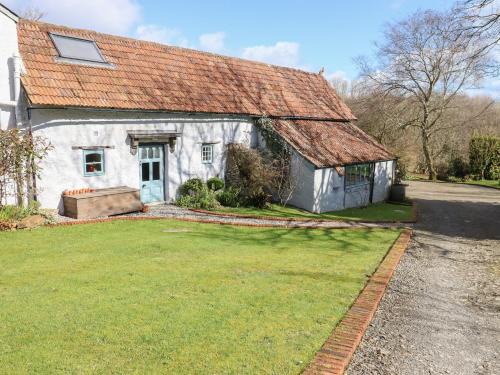 Frithelstock House | Discover The Byre: A 4-Star Retreat with a 9/10 Rating