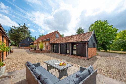 Halesworth House | Pet-Friendly Retreat at The Byre for Memorable Stays