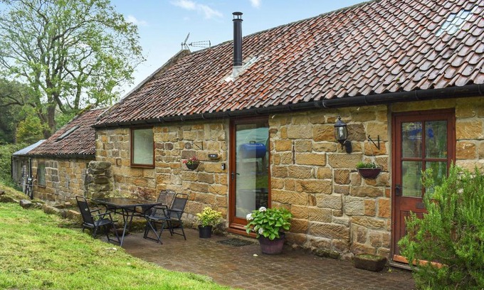 Carlton-in-Cleveland House | Pet-Friendly Retreat at The Byre: Perfect for Families
