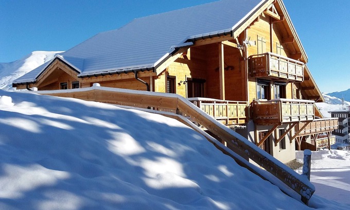 La Toussuire Ski Chalet | Cozy Chalet Krissyann: Skiing, Ocean Views & Family Friendly
