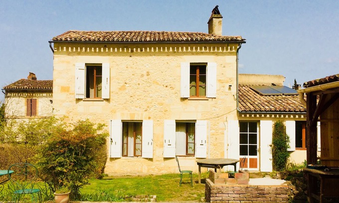 Saint-Michel-de-Montaigne House | Unforgettable Stay at The Chamboul Tour: 10/10 Rated Escape