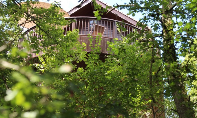 Auriac-du-Perigord Ski Chalet | Unforgettable Stays at The Cabane Rouge-Gorge with Spa