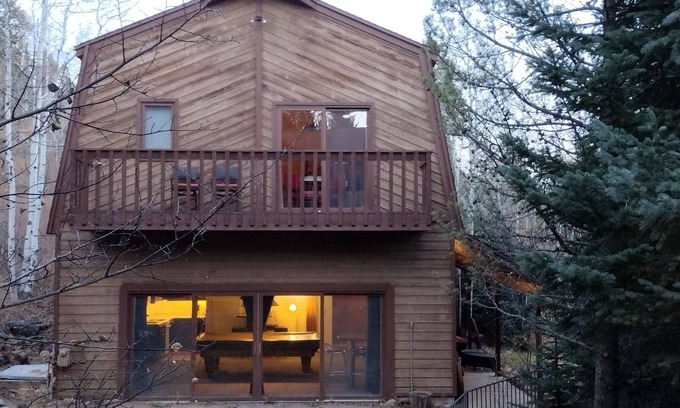 Black Hawk Cabin | The Cabin at Creekwood is a 2-story guest house tucked away on 10 mountain acres