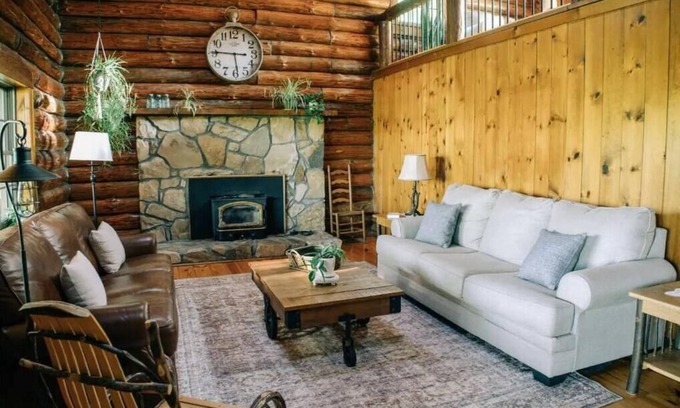 Narvon Cabin | Experience The Cabin at Sleepy Hollow Farm: 10/10 Rated Retreat