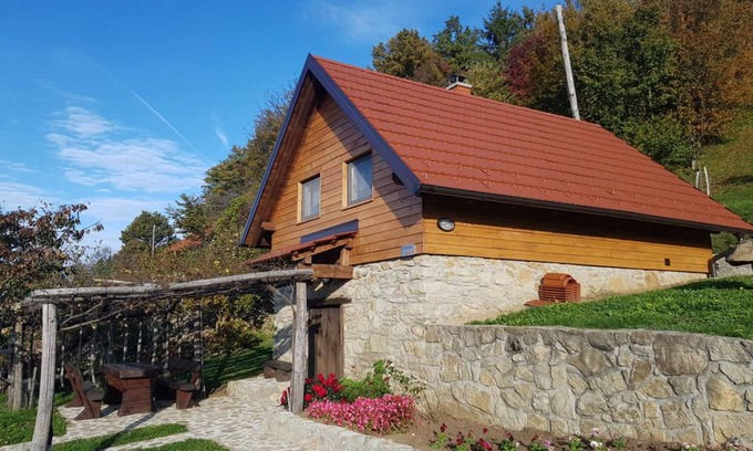 Rogatec Ski Chalet | Explore The Cabin At St. Donat's - Family & Pet Friendly!