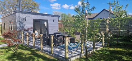 Portrush Apartment | Pet-Friendly Haven: The Cabin at the Port with 10/10 Score